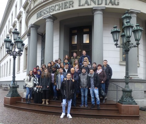 Gruppenfoto vor dem Landtag